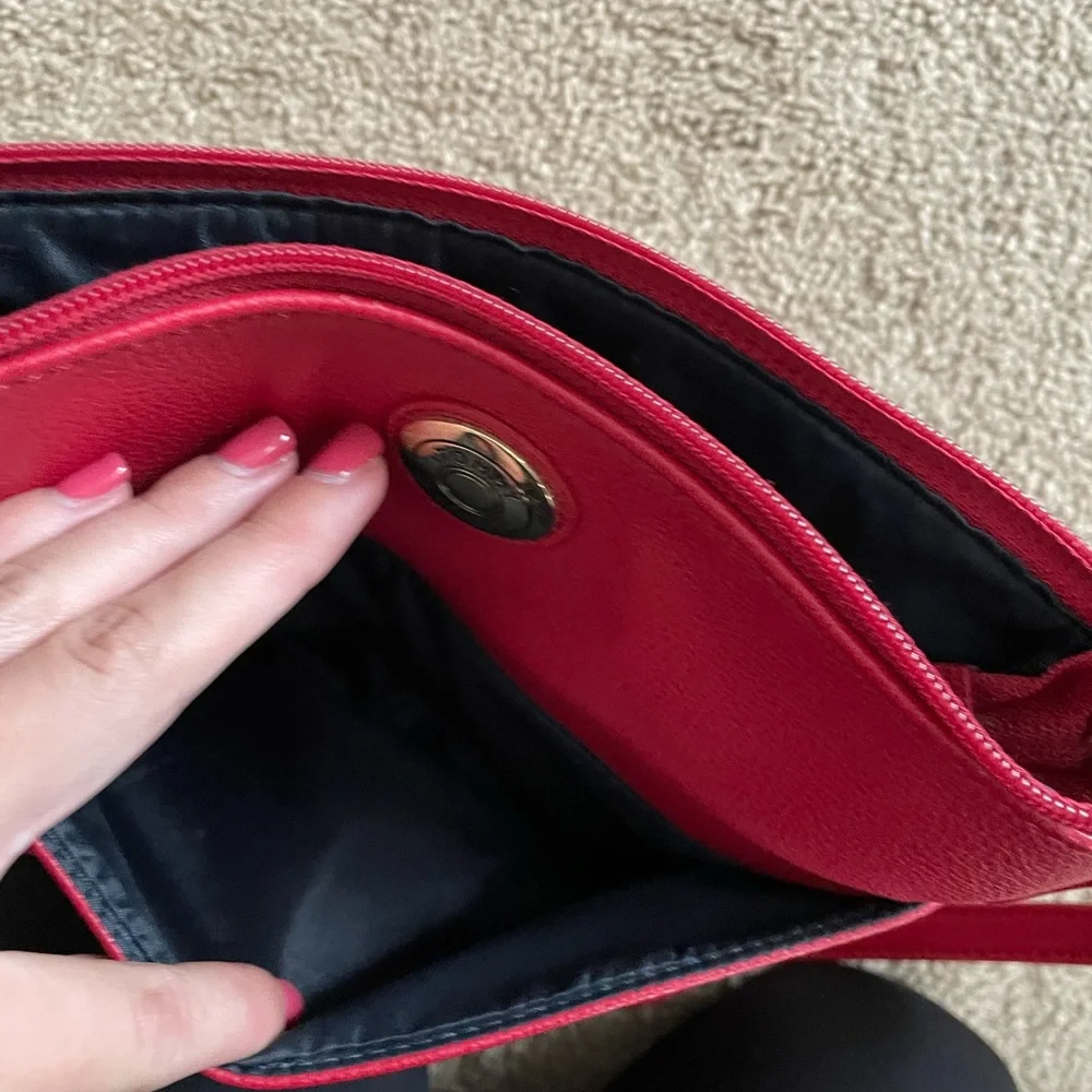 DONATED Red Tommy Hilfiger Purse - Picture 6 of 7